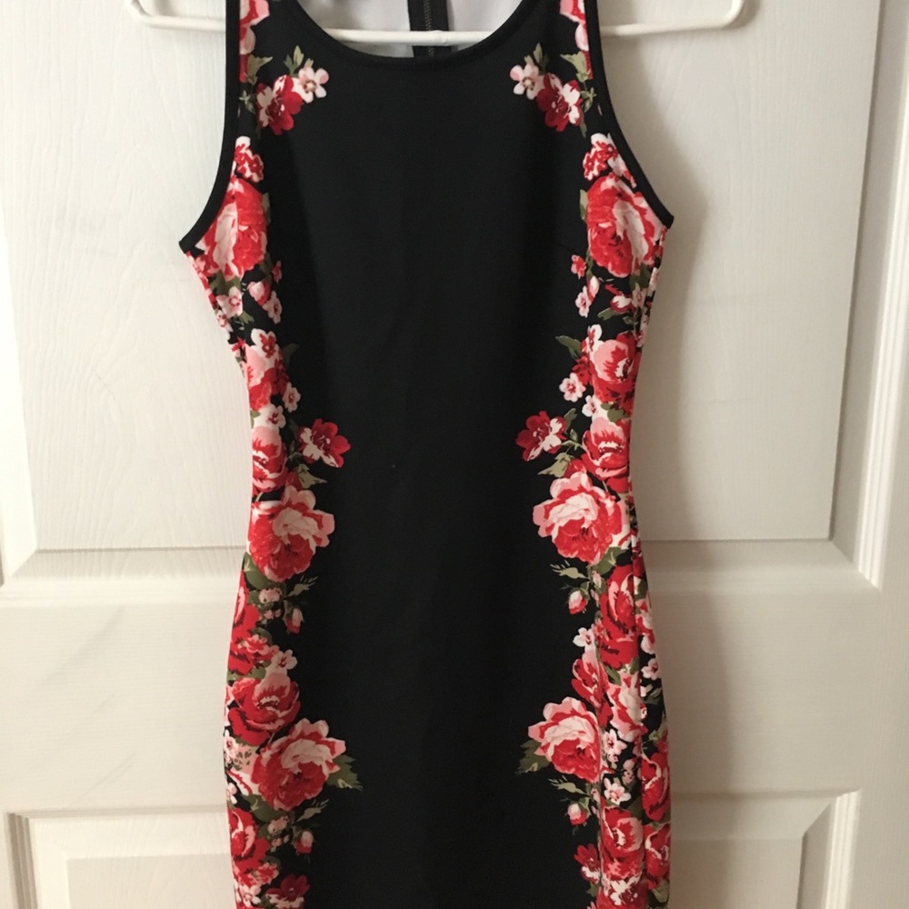 Inc. Flattering black, floral dress short